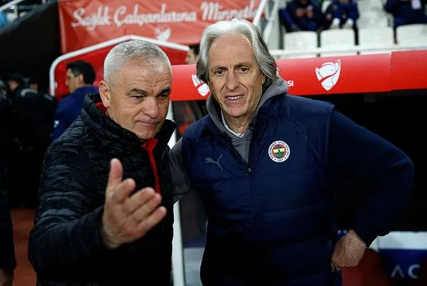 ziraat-turkiye-kupasinin-finalisti-rovansta-belli-olacak-fenerbahce-sivasspor-karsilasmasinda-gol-sesi-cikmadi-1683142854235.jpeg Ziraat Türkiye Kupası'nın finalisti rövanşta belli olacak! Fenerbahçe-Sivasspor karşılaşmasında gol sesi çıkmadı-12