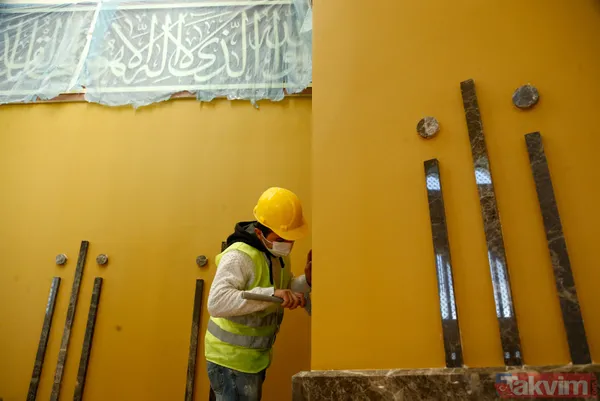 SON DAKİKA: İstanbul Taksim'de yapımı devam eden camide heyecanlandıran anlar! Dev avize ve kapı kasası takıldı! İnce işçiliğe geçildi - 11