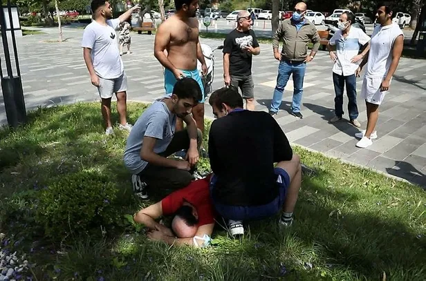 Antalya sahilinde iğrenç olay! Kabindeki genç kızları görüntülerken yakalandı: Kabinin altından bizi çekti-3