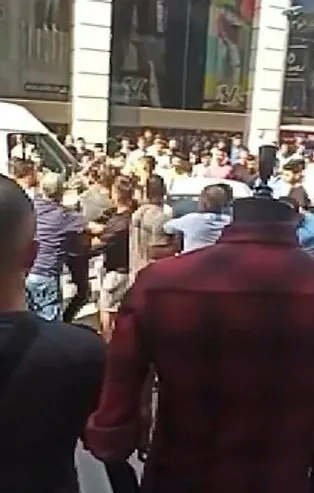 İstanbul'da meydan kavgası! Satır, bıçak, sopa... Ortalık bir anda karıştı