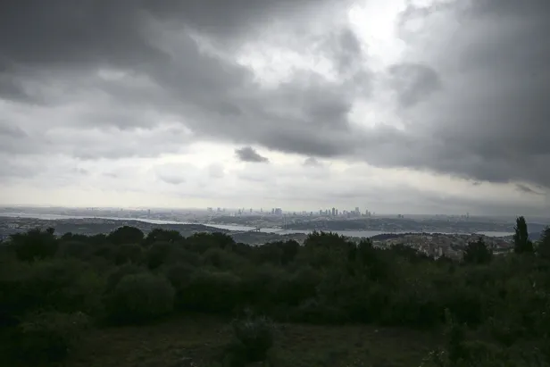 SON DAKİKA: Meteoroloji uyarmıştı! İstanbul'u kara bulutlar sardı-2