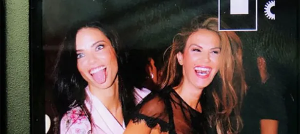 Adriana'dan Türk mankene taciz gibi şaka!