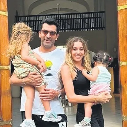Annelik Kobal’a çok yakışıyor