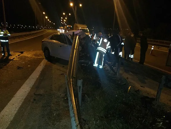 1620790236313.jpg İstanbul TEM'de korkunç kaza! Kontrolden çıktı bariyerlere girdi motoru yerinden fırladı-5