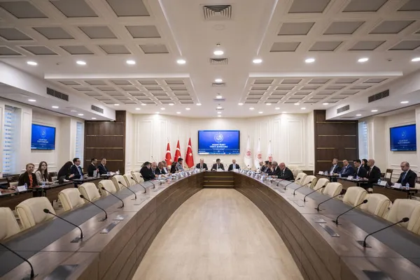 Asgari ücrete ara zam toplantısı! Komisyon ikinci görüşme için masada... Asgari ücret ne kadar olacak? İşte TİSK ve Türk-İş'in teklifi-13
