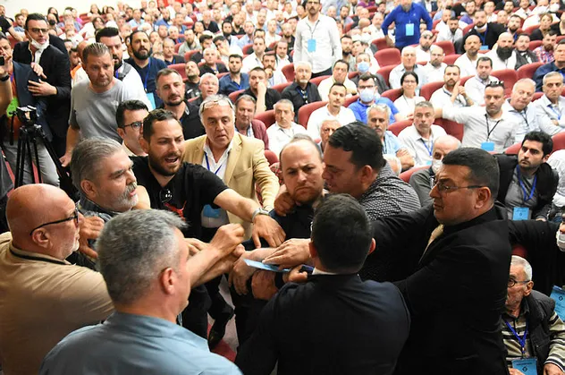 Altay'da olaylı kongre! Ortalık bir anda karıştı