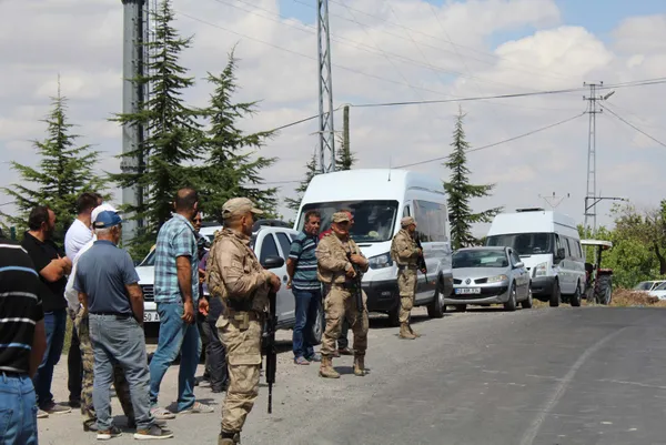 kizini-mesajla-taciz-ettigini-one-surdugu-genci-tabancayla-vurup-bogazini-bicakla-keserek-oldurdu-1662380625498.jpg Kızını mesajla taciz ettiğini öne sürdüğü genci tabancayla vurup boğazını bıçakla keserek öldürdü-2