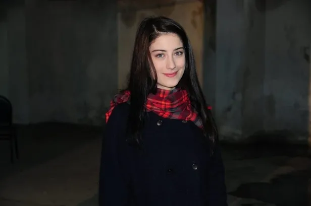 Hazal Kaya, saplantılı hayranından yine şikayetçi oldu-1