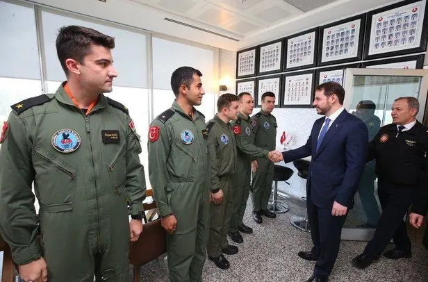 Bakan Albayrak Türk Hava Yolları Uçuş Akademisi'ni ziyaret etti-2