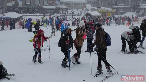 Uludağ'da araçlar kar altında kayboldu! Sürücüler jandarmadan yardım istedi - 11