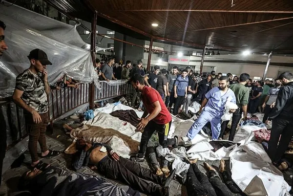 katil-israil-el-ehli-baptist-hastanesini-hedef-aldi-cok-sayida-sivil-sehit-oldu-iste-vahsetin-kan-donduran-gor-1697569740093.jpeg CANLI TAKİP | Katil İsrail El-Ehli Baptist Hastanesi'nden sonra bir okulu hedef aldı-9