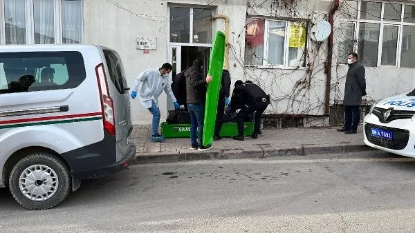 Sivas'ta kan donduran olay! Evinde ölü bulundu: 7 arkadaşı gözaltına alındı-4