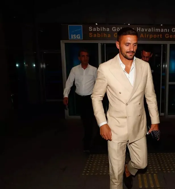 son-dakika-fenerbahce-dusan-tadici-istanbula-getiriyor-resmi-aciklama-geldi-besiktasa-dev-transfer-calimi-1689474750452.jpeg