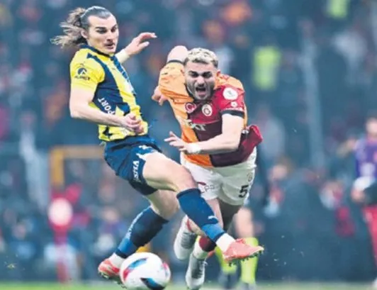 Sınırda 3 oyuncu var