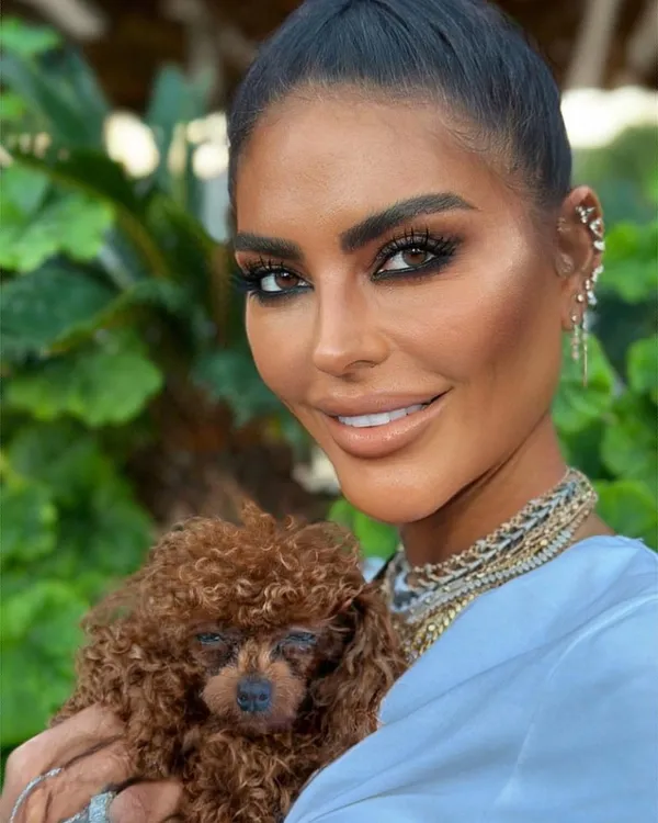 sureyya-yalcina-kalan-16-milyar-dolarlik-mirasa-ne-oldu-ilk-kez-konustu-sosyete-dunyasi-bu-olayla-calkalaniyor-1698734266507.jpg Süreyya Yalçın’a kalan 1.6 milyar dolarlık mirasa ne oldu? İlk kez konuştu! Sosyete dünyası bu olayla çalkalanıyor...-5