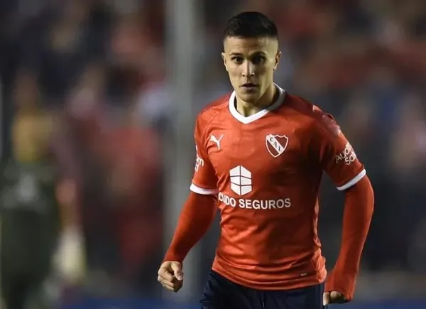 Fenerbahçe 2 yıldızı daha bitirmek istiyor! Sağa Fabricio Bustos sola Zaidu Sanusi-3