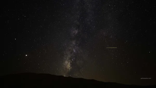 yilin-en-etkileyicisi-perseid-meteor-yagmuru-11-12-agustos-arasinda-izlenecek-dunyaya-saniyede-66-kilometre-hi-1659682793276.jpg