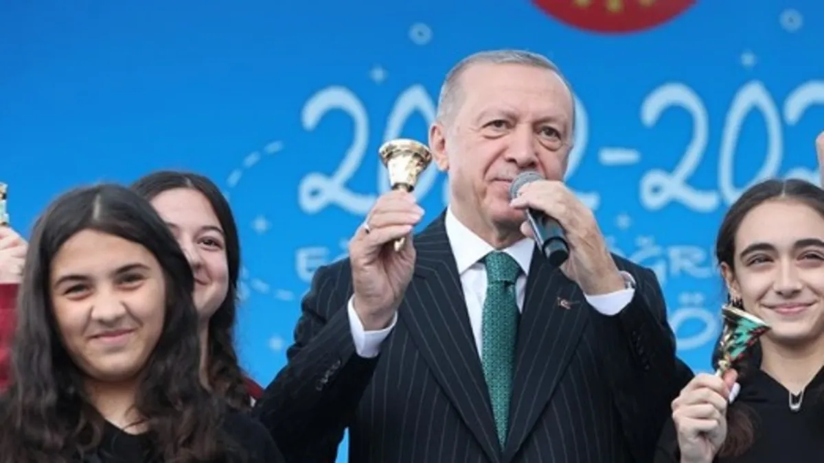 Başkan Erdoğan'dan öğrencilere karne mesajı: Yavrularımıza verimli ve keyifli bir yaz tatili diliyorum