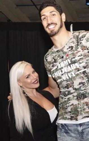 FETÖ'ye Amerikan güreşçisi gelin!