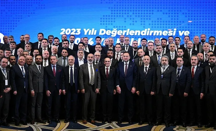Hazine ve Maliye Bakanı Mehmet Şimşek 2024'teki yol haritasını açıkladı: "Enflasyonda düşüş sürecek"-2