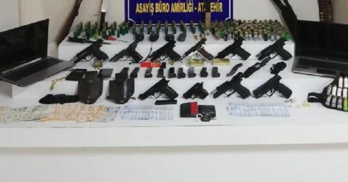 Istanbul Atasehir De Silah Satisi Yapilan Eve Operasyon Takvim