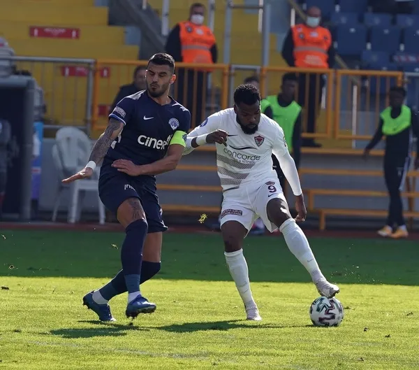 aaron-boupendza-istanbul-icin-rusyayi-reddetti-hedefinde-galatasaray-ya-da-fenerbahce-var-1614258994019.jpg Aaron Boupendza İstanbul için Rusya'yı reddetti! Hedefinde Galatasaray ya da Fenerbahçe var-5