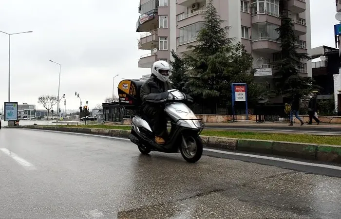 canakkale-valiliginden-motokurye-karari-trafige-cikmasi-tedbiren-yasaklandi-1704568092358.jpeg Çanakkale Valiliğinden motokurye kararı! Trafiğe çıkması tedbiren yasaklandı-3