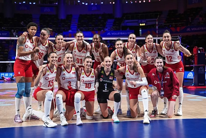 filenin-sultanlari-yari-finalde-kanadayi-3-1-maglup-ettik-1784802062226.jpeg Filenin Sultanları yarı finalde: Kanada'yı 3-1 mağlup ettik-3