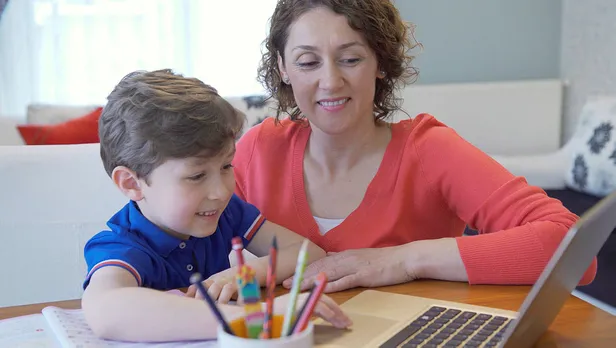 karneler-saat-kacta-verilecek-2021-18-haziran-cuma-karneler-nasil-dagitilacak-ilkokul-ortaokul-lise-kacta-karne-alacak-1623956488523.jpg Karneler bugün saat kaçta verilecek 2021? 18 Haziran Cuma karneler nasıl dağıtılacak? İlkokul, ortaokul, lise kaçta karne alacak?-2