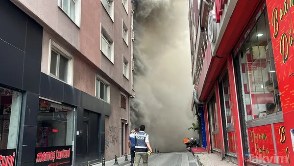 500 bin TL zarar var! Ümraniye'de mobilya atölyesi kül oldu - 2