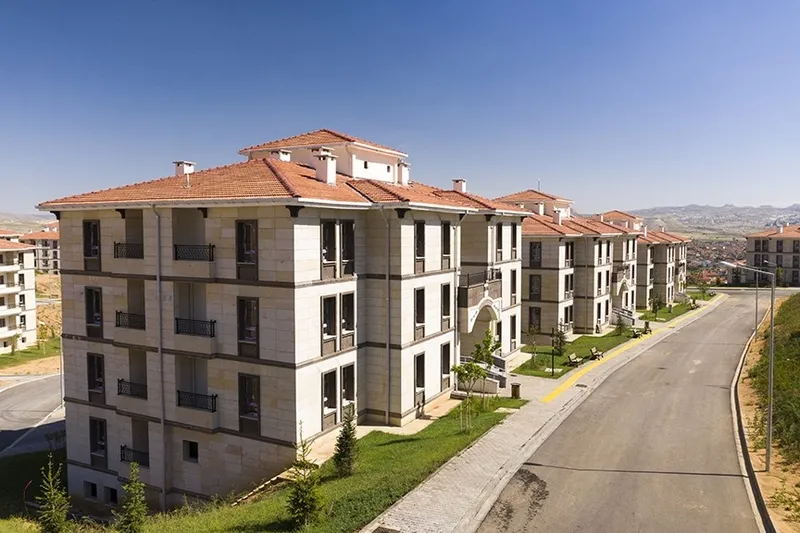 500 bin konuta büyük ilgi: Ev heyecanıyla gözyaşlarına boğuldu-4