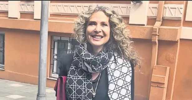 Esra Oflaz Güvenkaya kayak yaparken talihsiz bir kaza geçirdi!