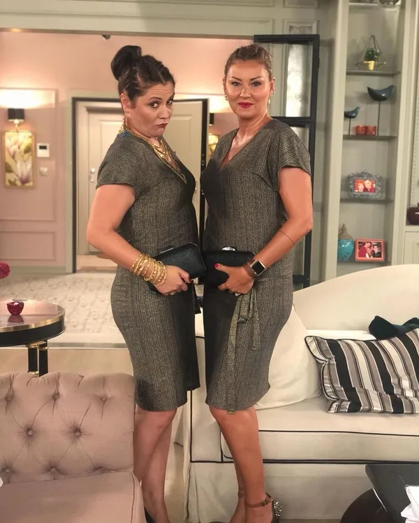 pinar-altug-seda-fettahoglu-ile-paylasimina-gelen-yorumu-gorunce-cileden-cikti-siz-nasil-insanlarsiniz-parkta-1695994158650.jpg Pınar Altuğ, Seda Fettahoğlu ile paylaşımına gelen yorumu görünce çileden çıktı! “Siz nasıl insanlarsınız” Parkta ölü bulunmuştu...-6