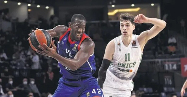 Efes güldü, Fenerbahçe üzdü