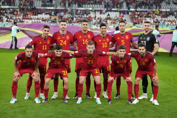 istanbul-trafigi-degil-pas-trafigi-ispanya-kosta-rikayi-pas-pasa-cevirdi-1669281705371.jpg İstanbul trafiği değil pas trafiği! İspanya Kosta Rika’yı 'pas pasa' çevirdi-2