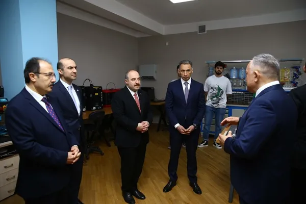 togg-sirasi-gardas-azerbaycanda-ikinci-anahtar-teslimi-azerbaycan-cumhurbaskani-ilham-aliyev-1680608605837.jpg Togg sırası Gardaş Azerbaycan'da! İkinci anahtar Azerbaycan Cumhurbaşkanı İlham Aliyev'e teslim edildi-7