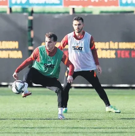galatasarayda-buyuyen-kadro-krizi-cezali-ve-covid-19-geciren-futbolcular-zora-soktu-1641338720363.jpeg Galatasaray'da büyüyen kadro krizi! Cezalı ve Covid-19 geçiren futbolcular Aslan'ı zora soktu-5