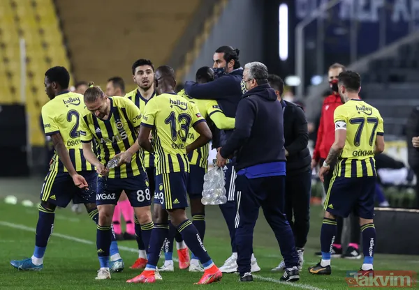 Eldeki Oyuncuları Çok Amaçlı Kullanması Gerekiyor. Çizgi Oyuncuları Gerekli Performansı Veremiyorsa, Daha Oyunun Merkezinde Oynanan İki Santrforlu Oyuncuları...