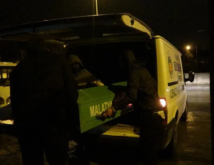 Gece yarısı dehşet! Babasını öldürdü