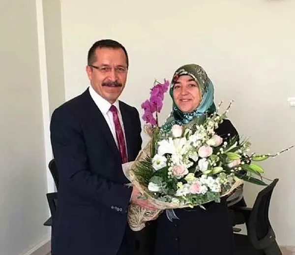 son-dakika-yok-esine-ozel-kadro-acan-pamukkale-universitesi-rektoru-huseyin-bag-hakkinda-sorusturma-acti-1596918719969.jpg Son dakika: YÖK, eşine özel kadro açan Pamukkale Üniversitesi Rektörü Hüseyin Bağ hakkında soruşturma açtı-3