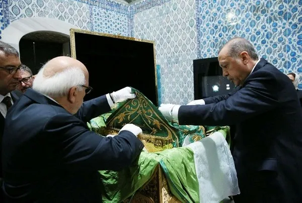 Cumhurbaşkanı Erdoğan, Hırka-i Saadet'i ziyaret etti-6
