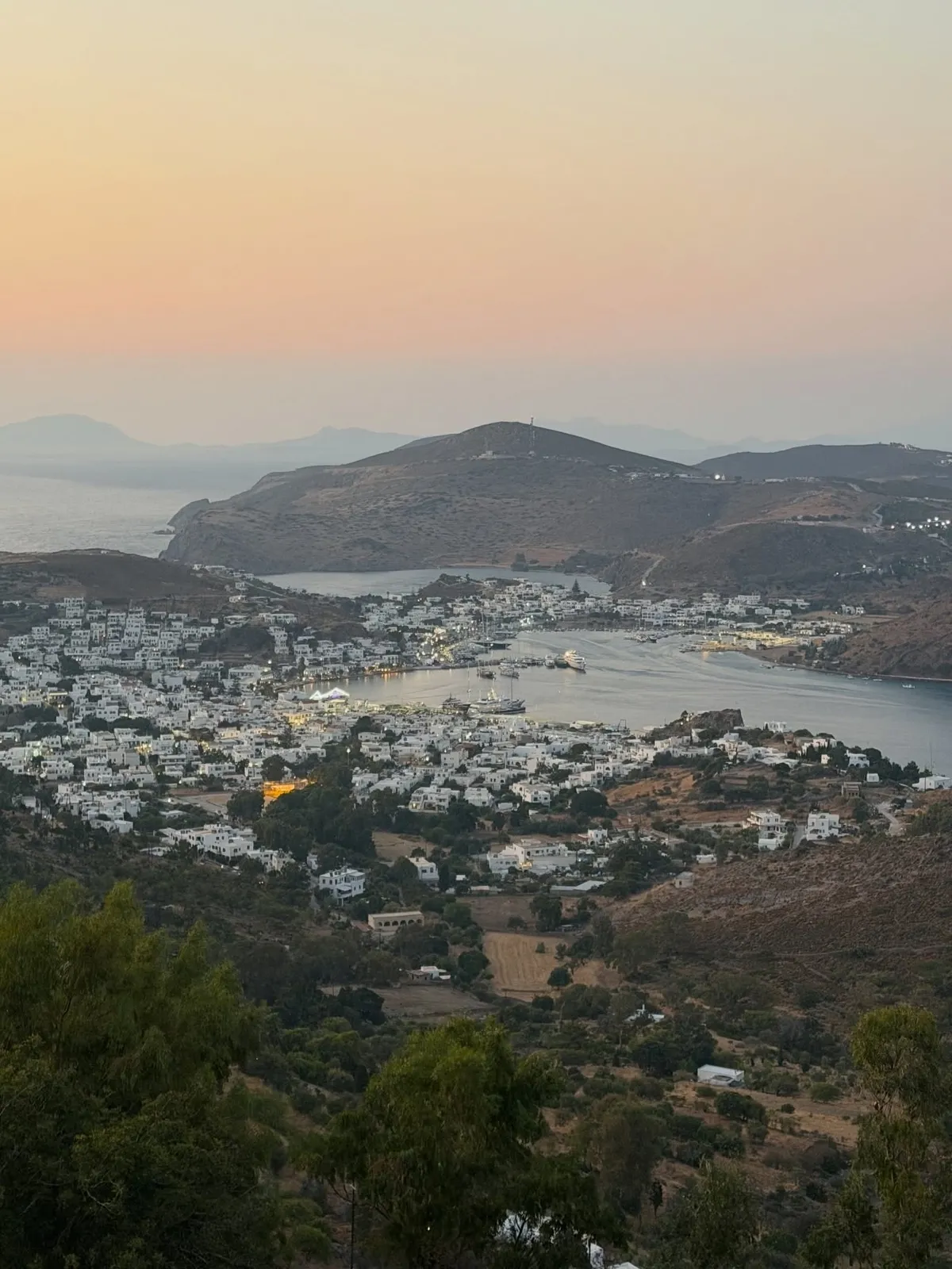 esra-erol-bodrum-yalikavaktan-tatil-pozlarini-paylasti-1786623843756.jpg Yoğun yayın maratonuna Bodrum molası! Esra Erol’un "Planlanmayan tatil" paylaşımı beğeni topladı-6