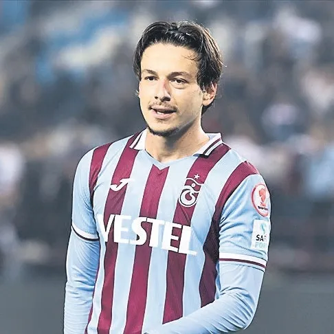 Enis Destan yol ayrımında