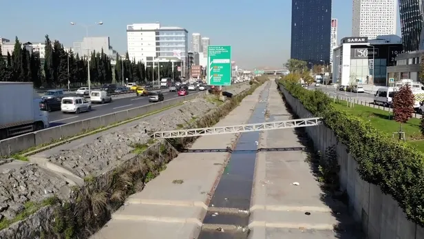 SON DAKİKA: Bağcılar'da pes dedirten görüntü kamerada: Bebek gibi emeklediler-4