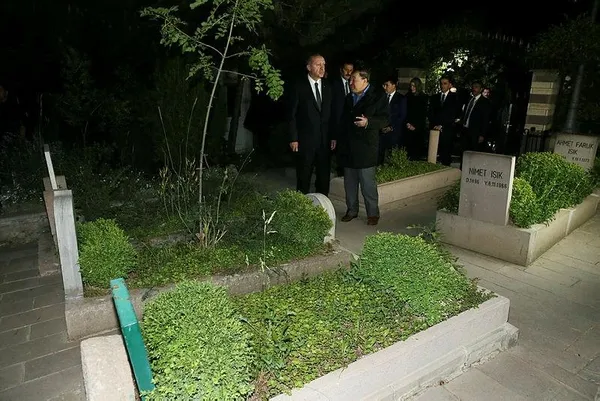 Erdoğan'dan, Arvasi Hazretleri'nin kabrine ziyaret-4