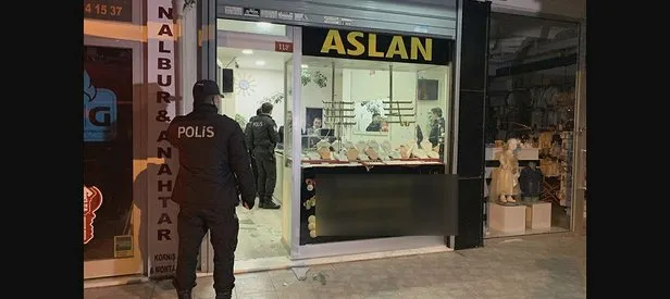 İstanbul’da hareketli gece! Yarım kilo altınla kaçtılar