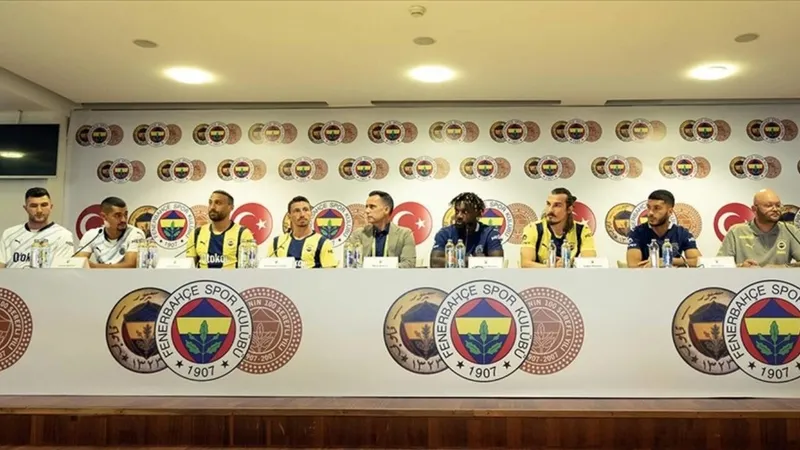 fenerbahce-icin-heyecanlandiran-gelisme-bu-hamlesi-olay-oldu-1723225499236.jpg