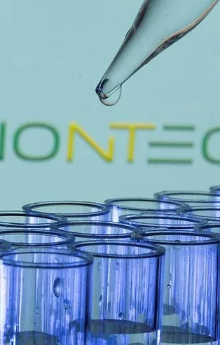 120 milyon doz BioNTech aşısının ilk sevkiyatını taşıyan uçak Ankara'ya indi