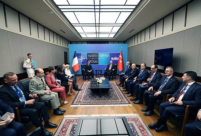 nato-zirvesinde-ikili-temaslar-baskan-erdogan-macron-ile-gorustu-1783512986001.jpeg NATO Zirvesi'nde ikili temaslar: Başkan Erdoğan Macron, Meloni ve Merz ile görüştü-1