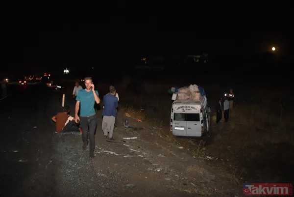 SON DAKİKA: Şanlıurfa'da tarım işçilerini taşıyan minibüs ile otomobil çarpıştı: 16 yaralı - 1